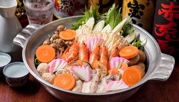 旨味溢れる！季節により具材が変わる「塩ちゃんこ鍋」を堪能